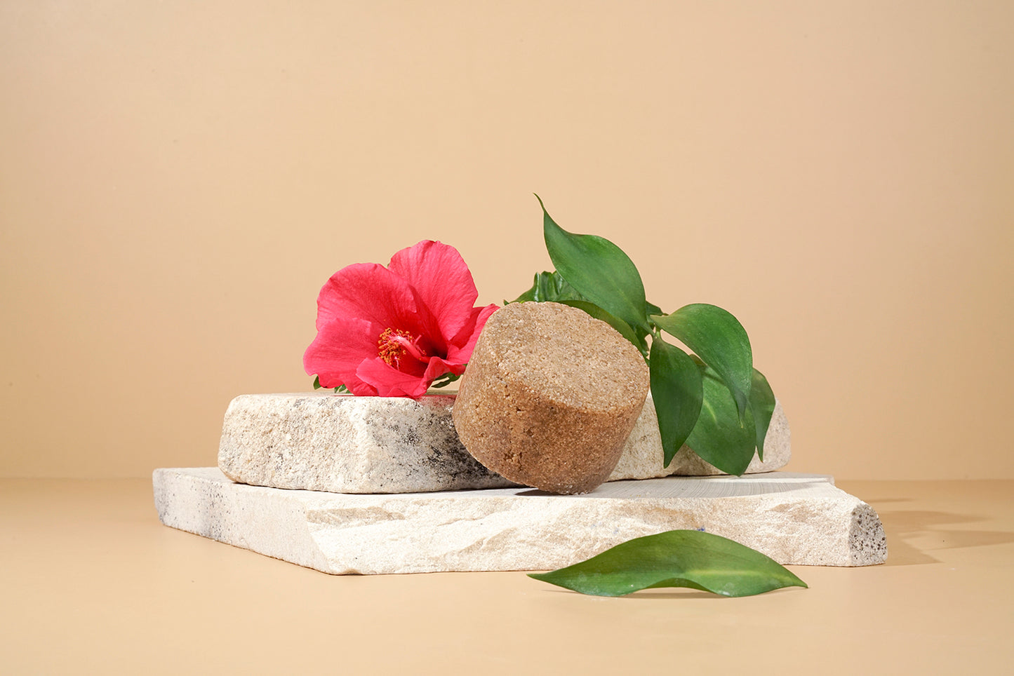 HIBISCO DETOX - Champú clarificante de aceite de avellana, flor de hibisco y arcilla volcánica