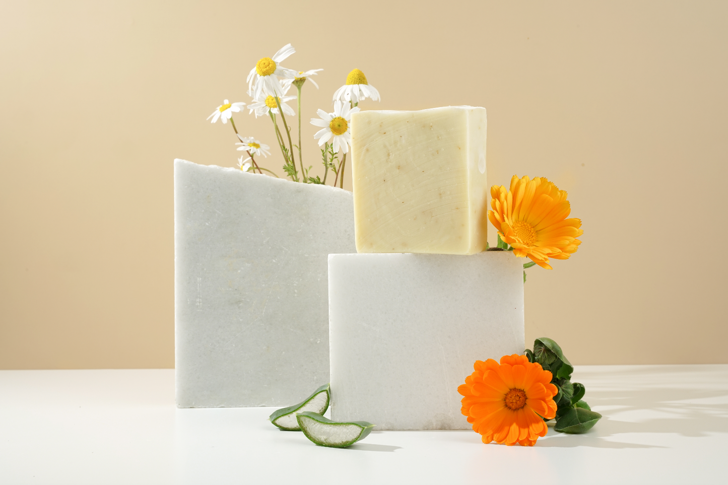 ULTRASUAVE - Jabón corporal calmante de aceite de oliva, manzanilla y caléndula con aloe vera
