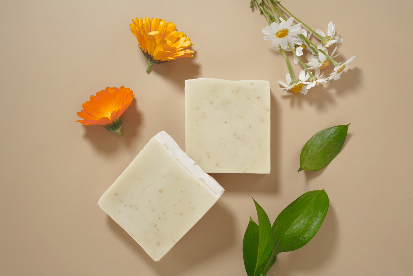 ULTRASUAVE - Jabón corporal calmante de aceite de oliva, manzanilla y caléndula con aloe vera