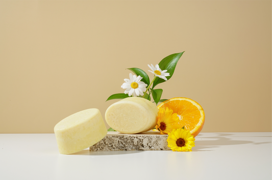 ULTRASUAVE - Manteca corporal protectora y calmante de manteca de cacao con aceite de manzanilla y caléndula